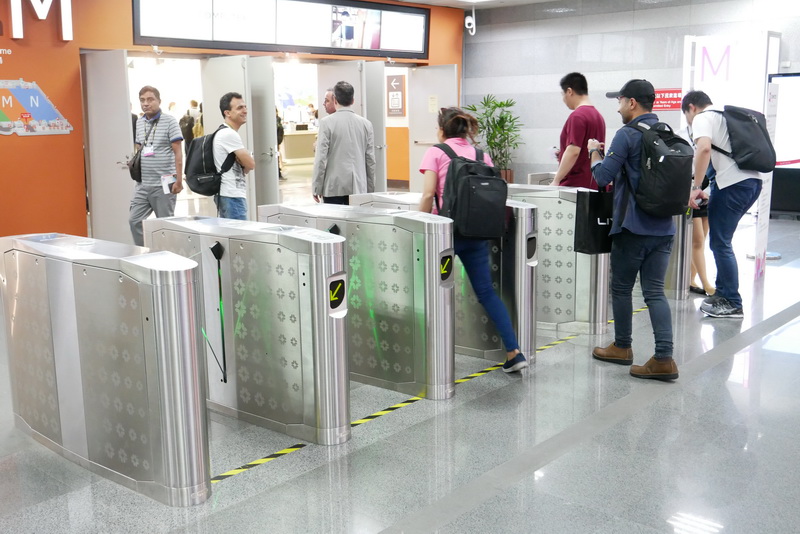 多いところで5台設置されており、スムーズに入場が行なえていた