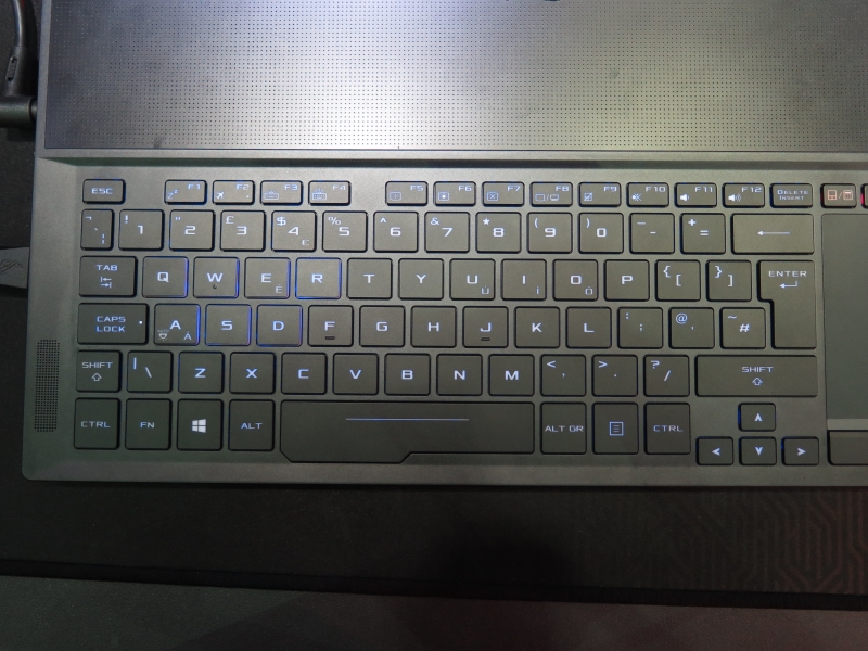 キーボード配列。大きいだけあって余裕があり、いびつな配列もない