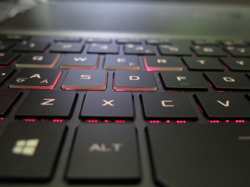 Q/W/E/R/A/S/Dキーのみエッジが光るようになっている