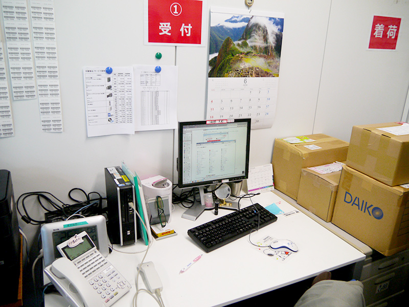 電話やメールでの受付処理を行うエリア