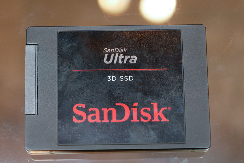 SanDiskブランドの「SanDisk Ultra 3D」。ハードウェアの仕様はWD Blue 3D NAND SATA SSDとまったく同じ