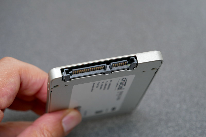 インターフェイスはSATA 6Gbps
