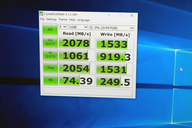搭載SSD試作機のベンチマーク結果。これだけの速度が発揮されていれば、実使用上まったく不満はないはずだ