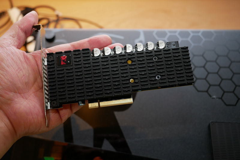 PCI Expressカード型のデータセンター向けSSD「DCP1000 PCIe AIC SSD」