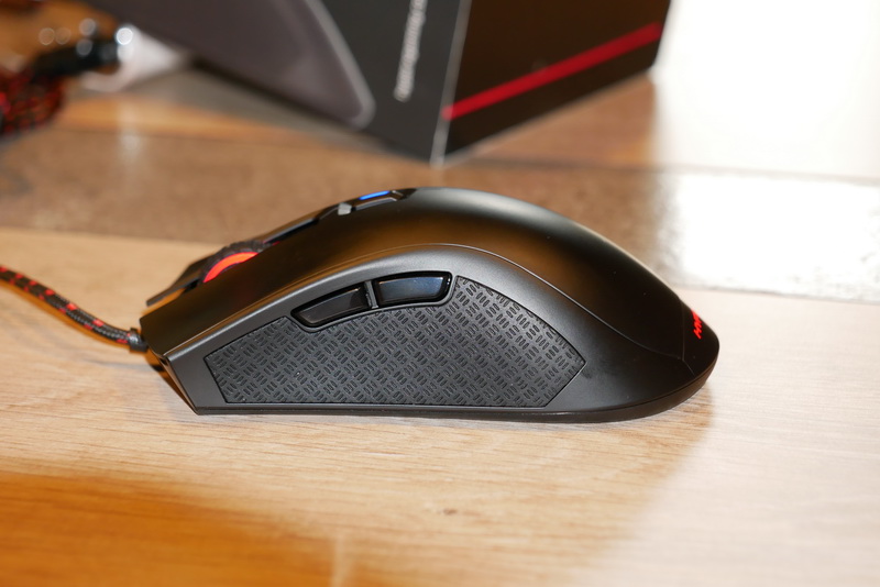 左側面にも2個ボタンを用意