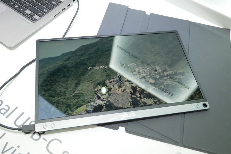 本体サイズは、359.7×226.4×8.0mm(幅×奥行き×高さ)、重量は約780gと、USB Type-Cポータブル液晶として世界最薄最軽量