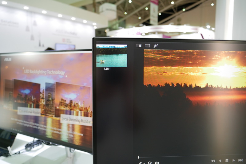 上下左右の4辺ともに狭額縁仕様となっている