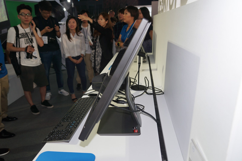 Inspiron 27 7000 AIOは液晶の角度が調節可能