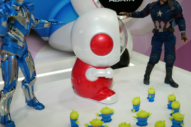 側面。高さ25cmと、家庭用ということでコンパクト