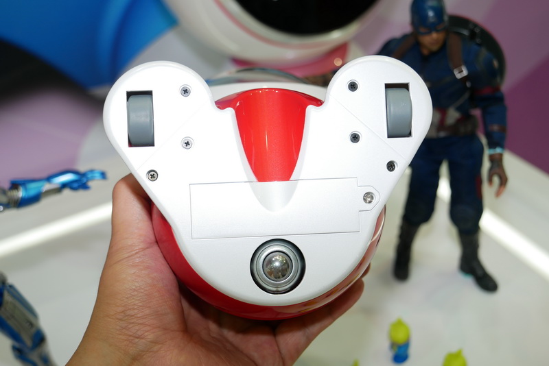 底面には車輪があり、こちらも移動が可能