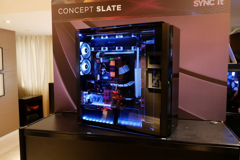 スモークガラスは落ち着いた印象に見えるが、内部LEDイルミネーションの光を際立たせ、見た目の印象をより華やかなものにしてくれる