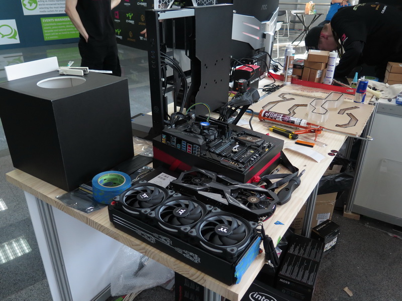 もちろん、利用するPCパーツや装飾用パーツも全く同じものが用意された