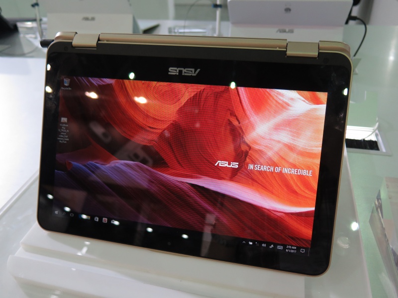 液晶が360度回転し、テントモードで使える