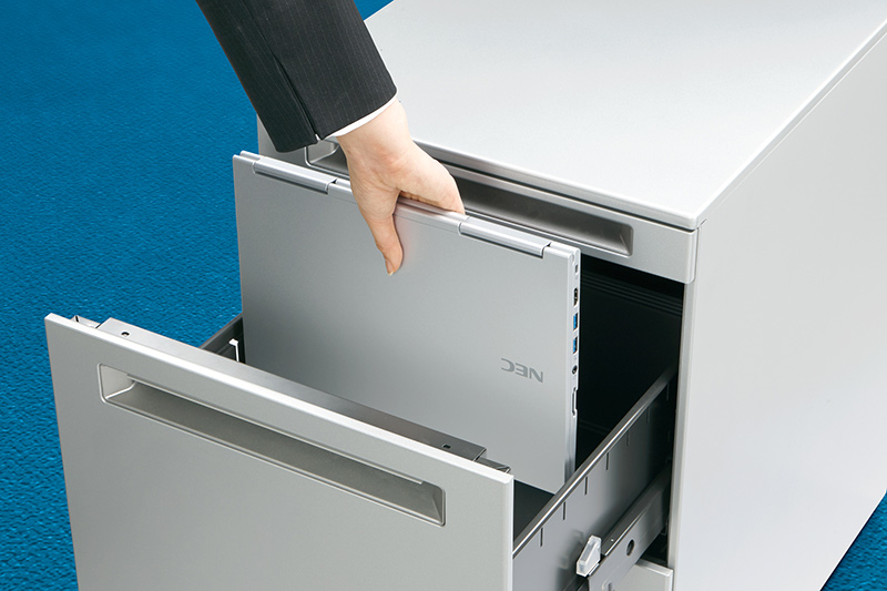 事務机の引き出しに収納できるサイズ