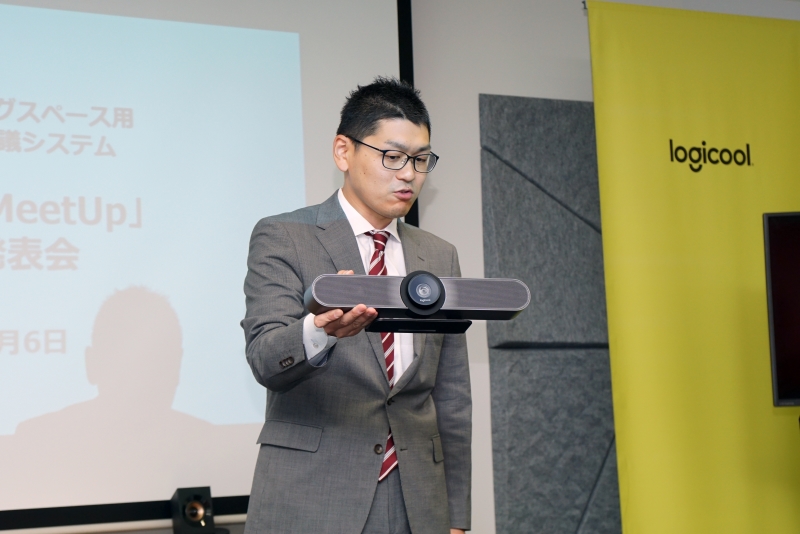 手に持ったときや設置したさいの大きさ