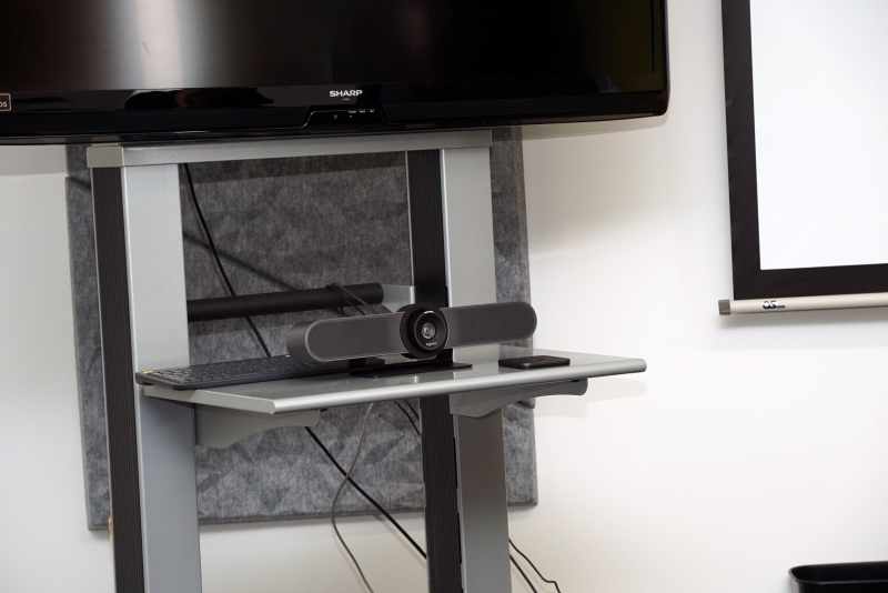 手に持ったときや設置したさいの大きさ