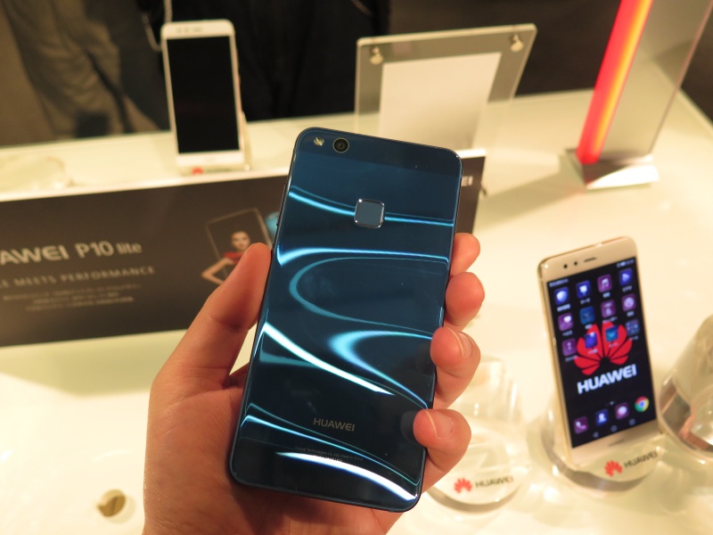 サファイアブルーモデルは複雑な模様となっている