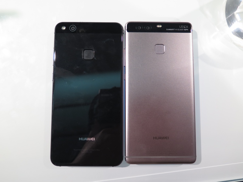 P9(右)との背面比較。いずれも指紋センサーは背面に搭載されている