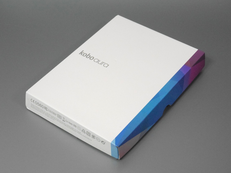 パッケージ。同時発売の「Kobo Aura H2O Edition 2」と同じ路線のデザイン