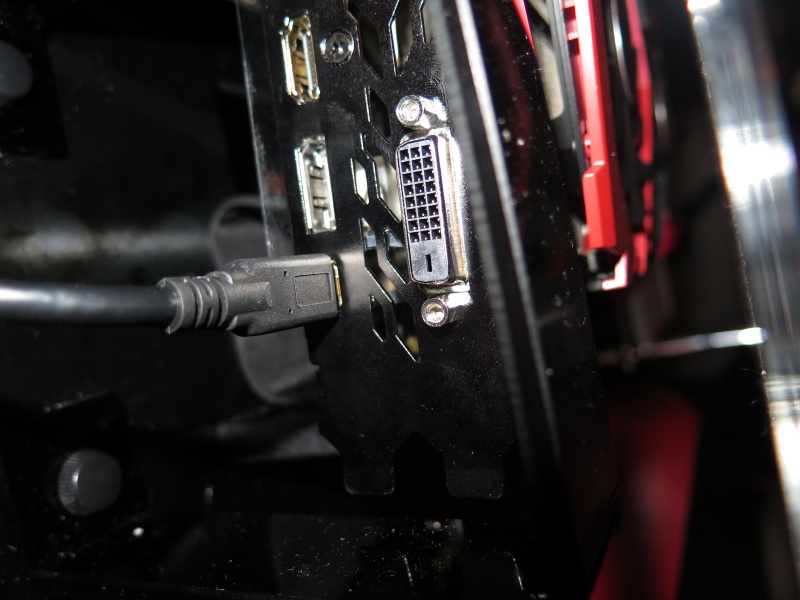 Type-Cと謳われているのみで、USB機能を備えているかどうかは不明