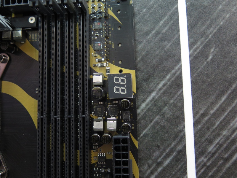 POSTコード表示用の7セグメントLEDも備える