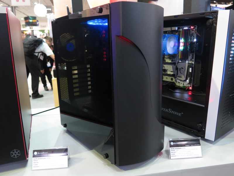 こちらもユニークなフロントフェイスを持つ「RL08」