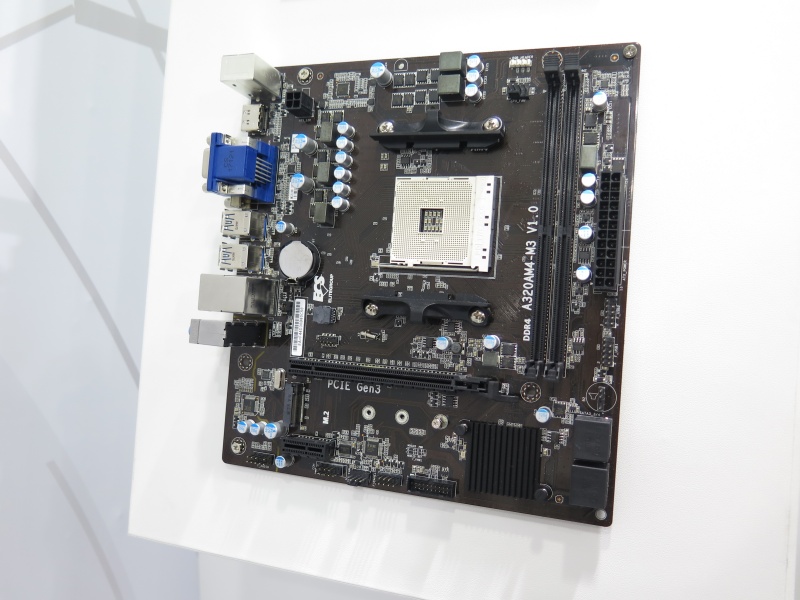 こちらはAMD A320を搭載した下位モデルの「A320AM4-M3」