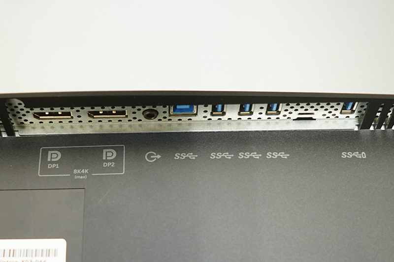 2つあるDisplayPortは2系統入力ではなく、組み合わせることで8K/60Hz表示が可能となる