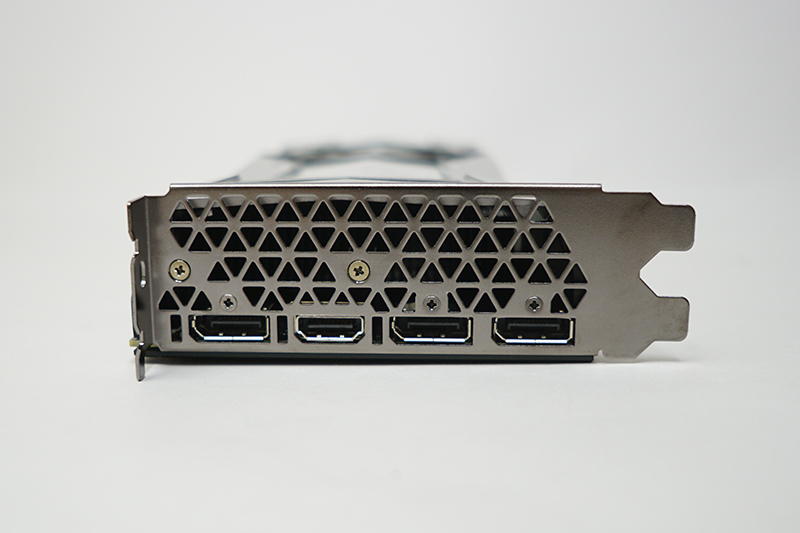 DisplayPort 1.4×3があるので、UP3218Kに対応できる