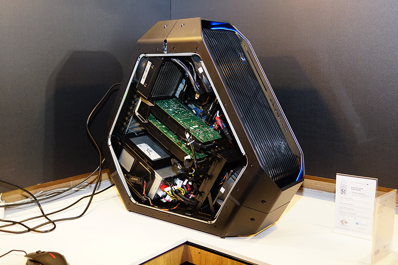 左側のカバーを開けたところ