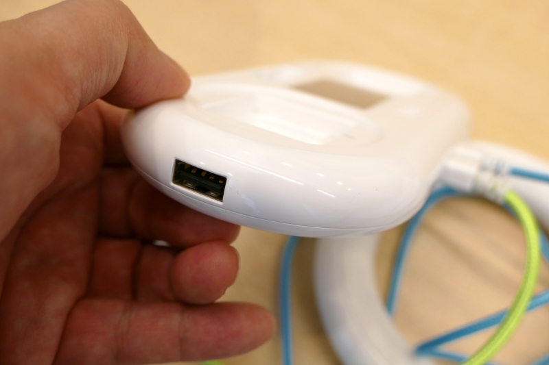 USB端子などもついているが使い道はまだ非公開とのこと