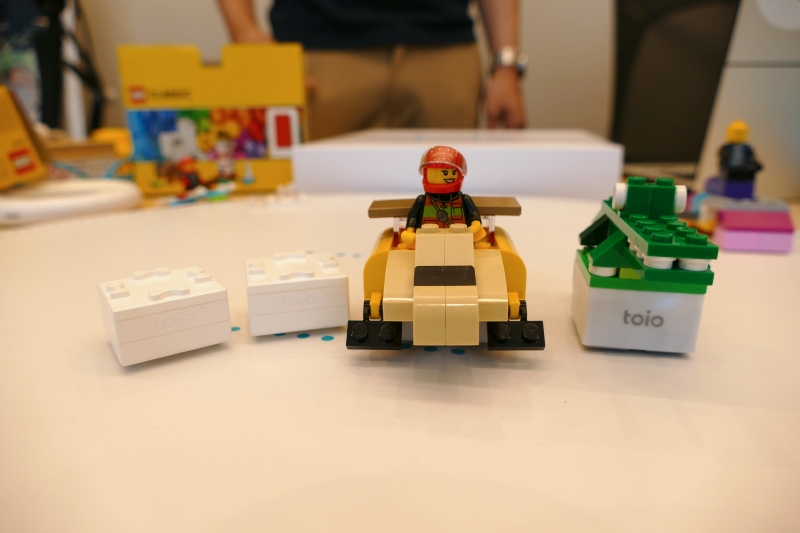 キューブにブロックや好きなものを載せられる