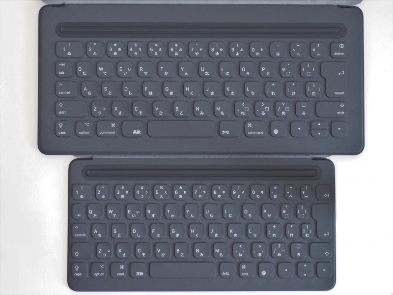 上が12.9インチ用、下が10.5インチ用iPad ProのSmart Keyboard。このように並べて見ると、文字キー自体の面積は大きく変わらない