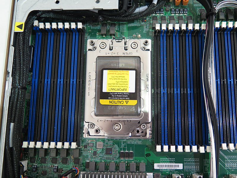 Socket SP3。ちなみにRyzen Threadripperもこの構造のソケットになるとみられ、着脱にはトルクスネジを用いると思われる