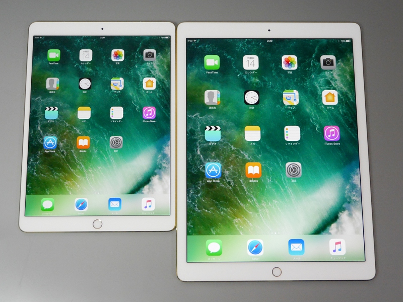 同時発売の12.9インチiPad Pro第2世代(右)との比較。iPad(9.7型)とiPad mini(7.9型)と同等のサイズ差がある