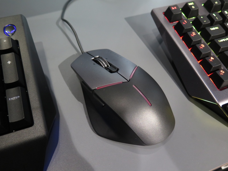 AW558。シンプルな2サイドボタン搭載モデルだ