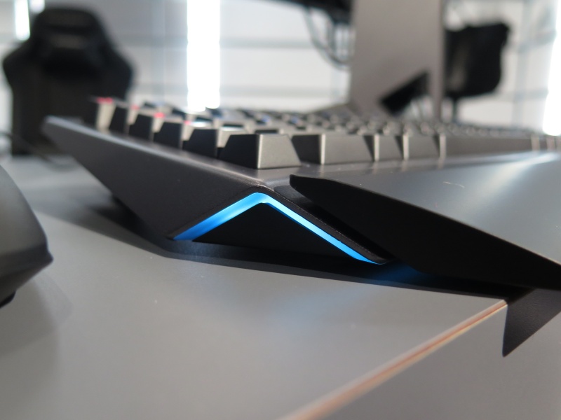 AW768では13のゾーンに分けてライティングをカスタマイズ可能