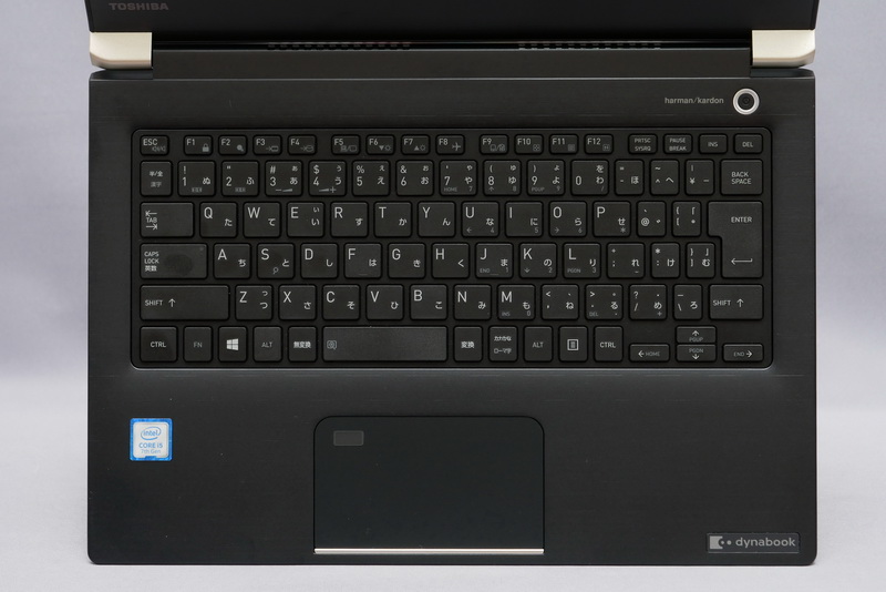 キーの間が開いた、アイソレーションタイプのキーボードを搭載。無理な配列がなく、扱いやすい