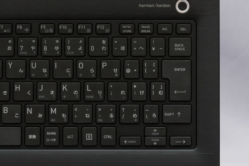 Enterキー付近の一部キーはピッチがやや狭くなっている