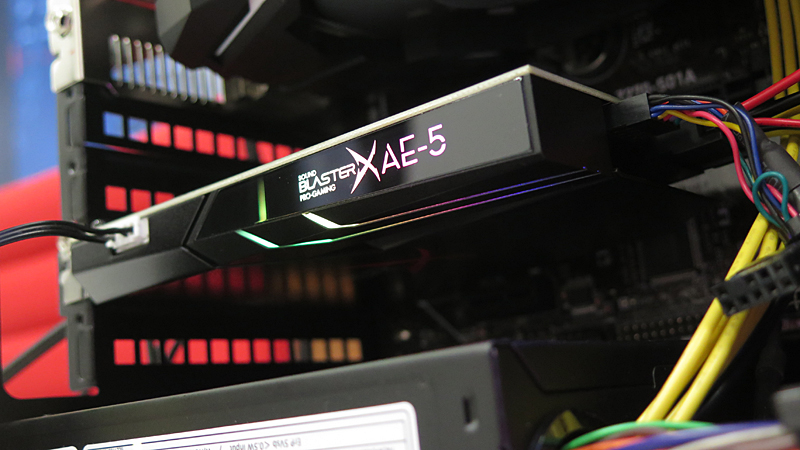 側面のロゴが光る