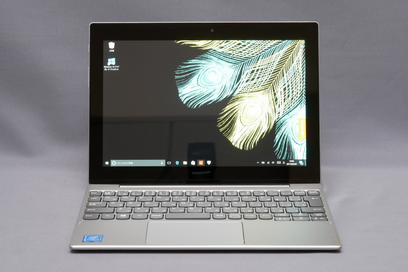 タブレット部はキーボードドックとマグネットでしっかり固定され、ぐらつきは少ない