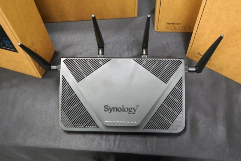 NASのSynologyが無線LANルーターのハイエンド市場を狙う ～国内初投入