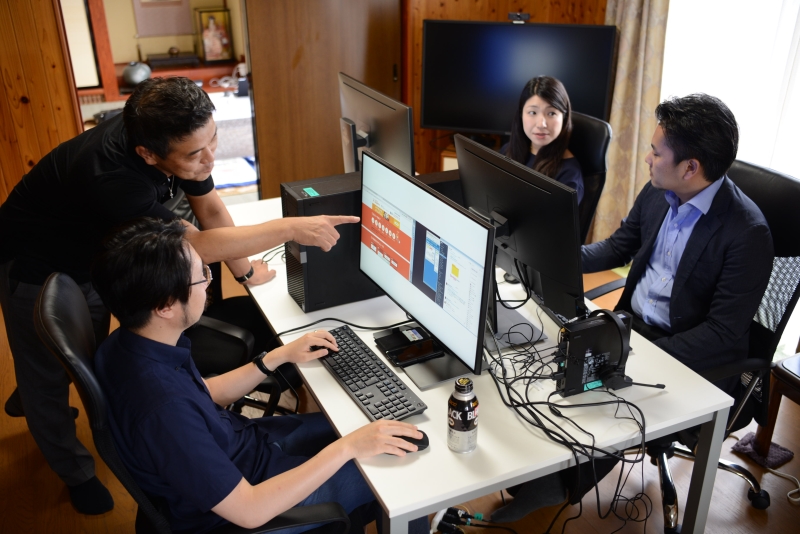 1泊2日のツアーには従業員も参加。サテライトオフィスの可能性を模索する。デルが提供した機材でクリエイティブ環境を構築。市街地オフィスもほかの参加企業が検討する