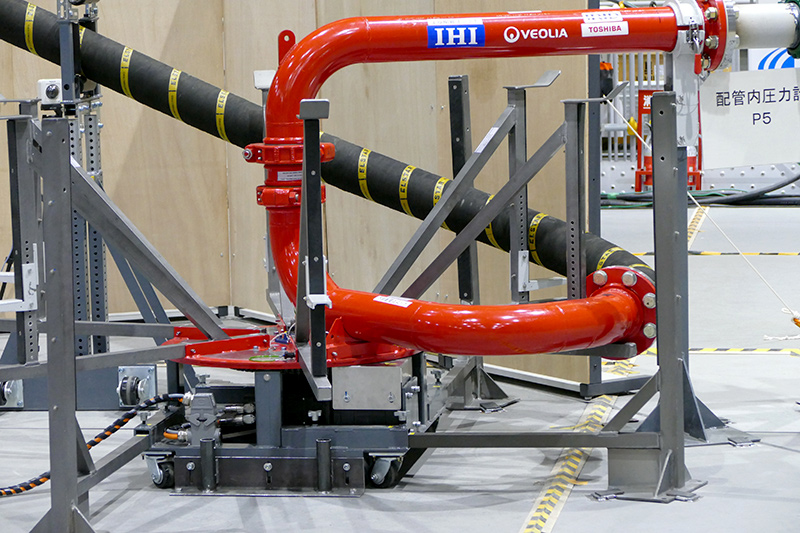 ホースを巻き取って長さ調整するターンテーブル機構