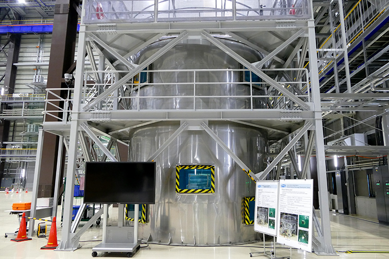 水中ロボットの試験を行なう円筒形水槽。水深5m