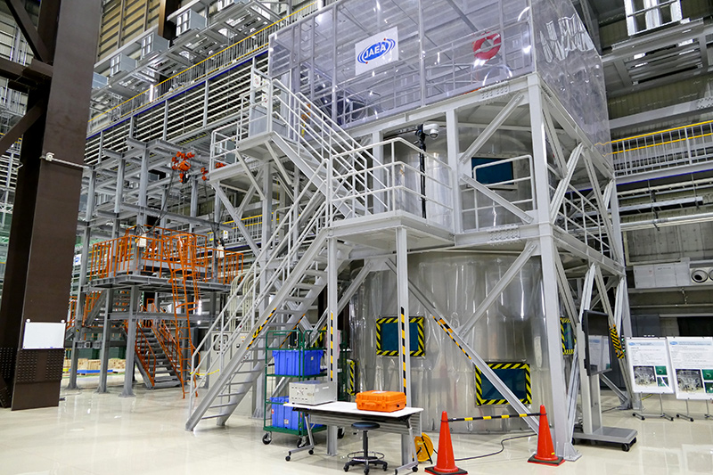 水中ロボットの試験を行なう円筒形水槽。水深5m