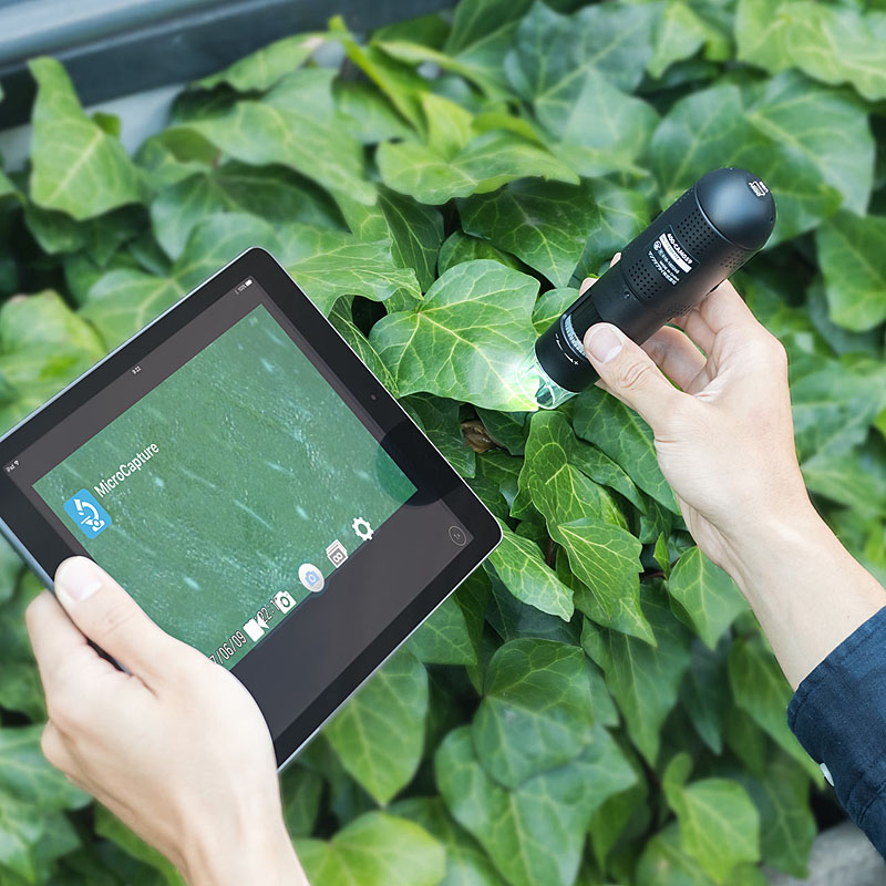 スタンドから外し、手持ちで使える