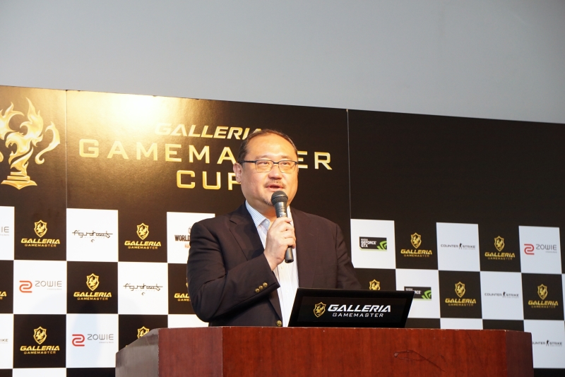 e-sports促進機構理事の浜村弘一氏。週刊ファミ通の編集長としても有名。eSportsをビジネスとして成り立たせるためには、海外と同じように自身がゲームをプレイしなくても、お金を出してくれる観戦者必要と説く