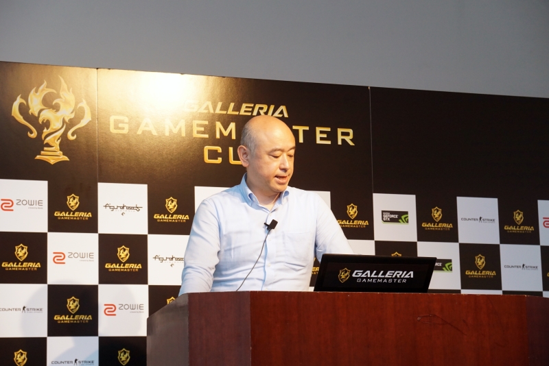 サードウェーブデジノス コミュニケーション開発部部長の大浦豊弘氏。GALLERIA GAMEMASTER CUPで実施される3つのゲームタイトルについて説明した