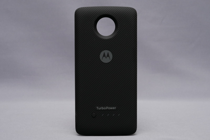 こちらは急速充電「TurboPower」に対応したバッテリパック「ターボパワー・パック」